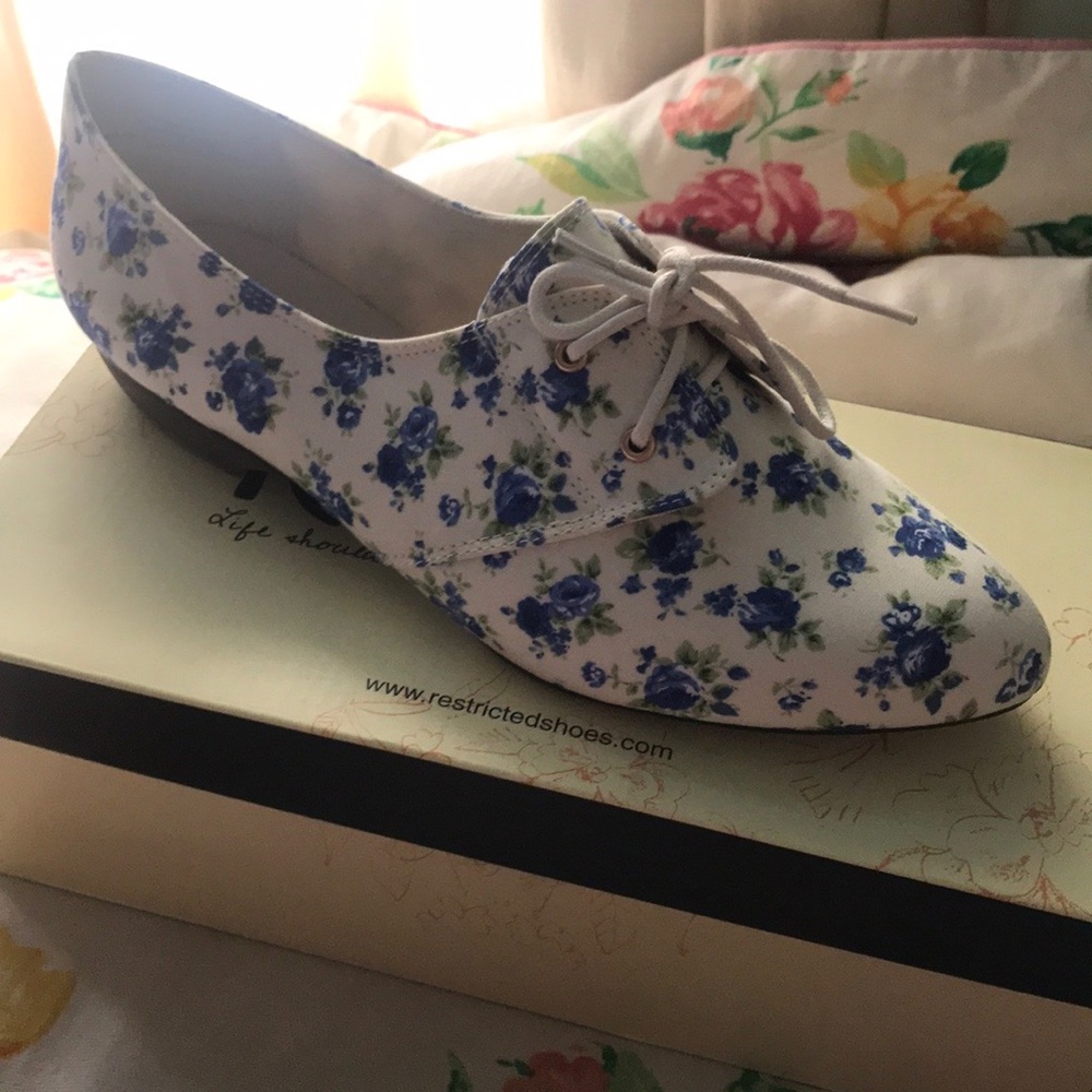 NWT Floral oxfords